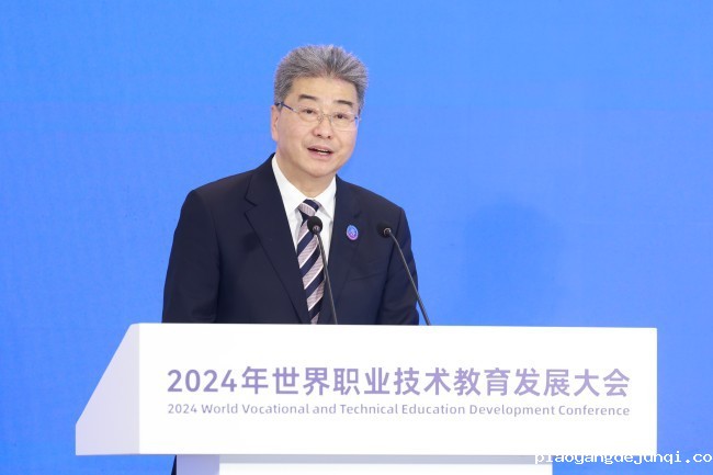 1. 吴岩-中华人民共和国教育部副部长(1).jpg