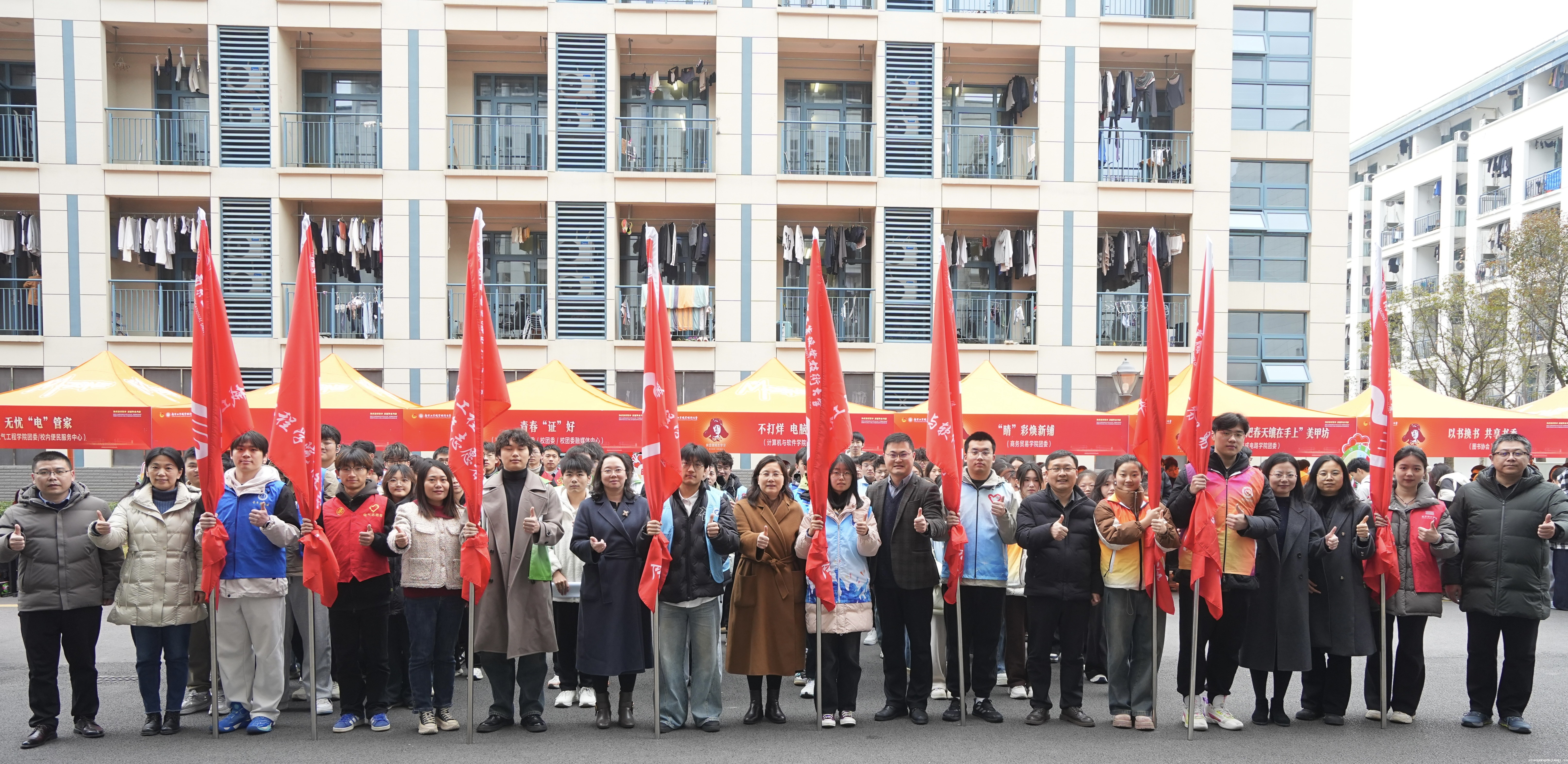 合影.jpg 合影.jpg