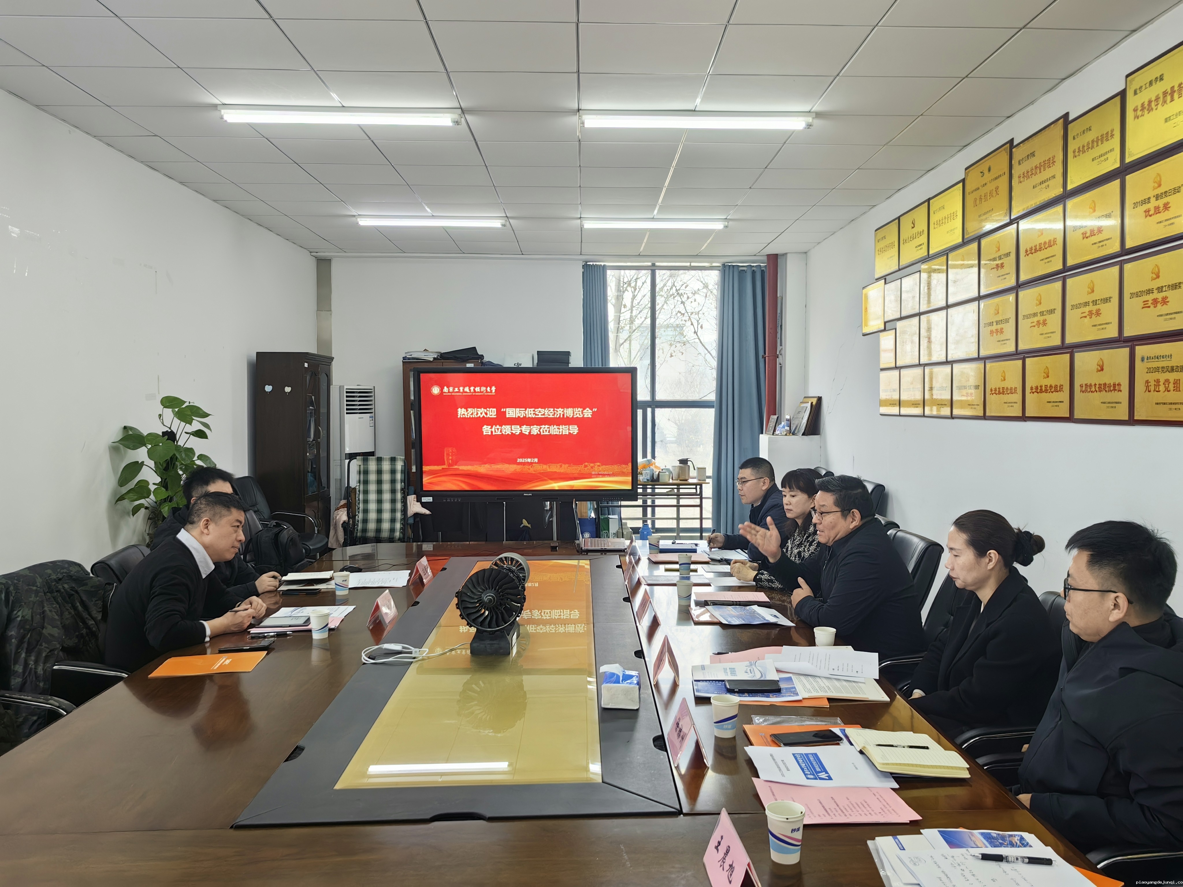 交流现场.jpg 交流现场.jpg