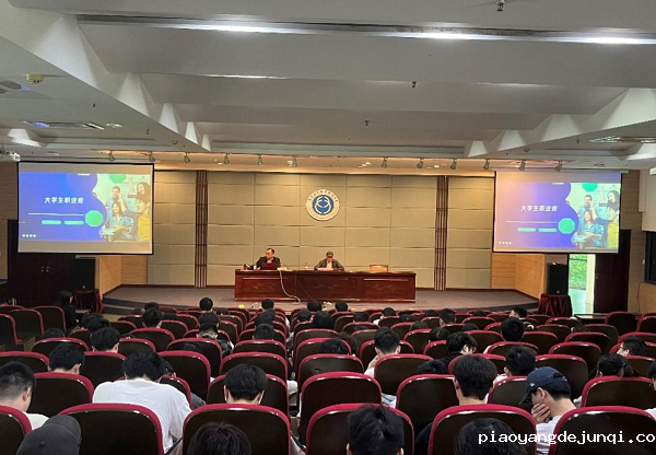 讲座现场照片.png