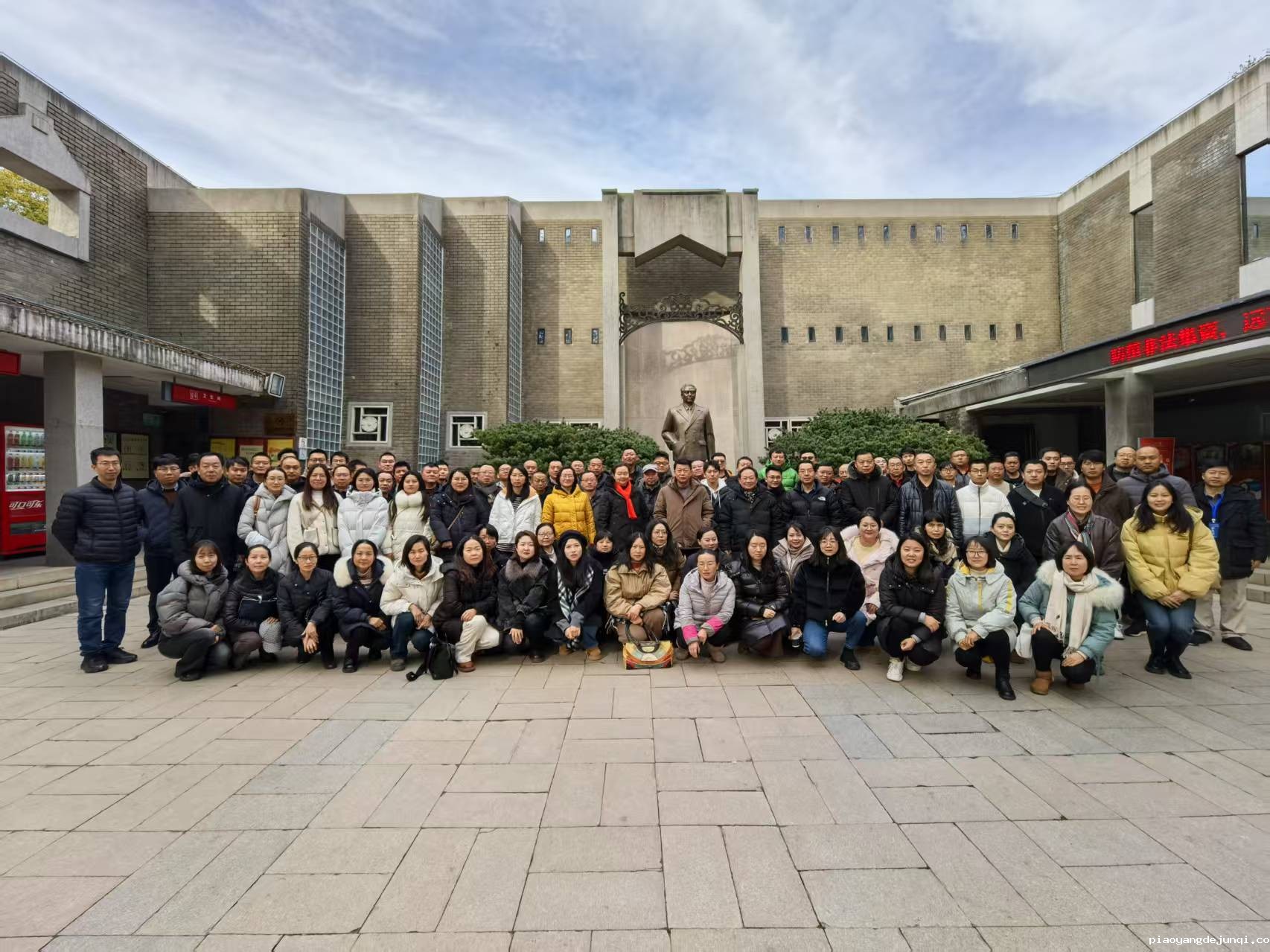 梅园新村纪念馆合照.jpg 梅园新村纪念馆合照.jpg