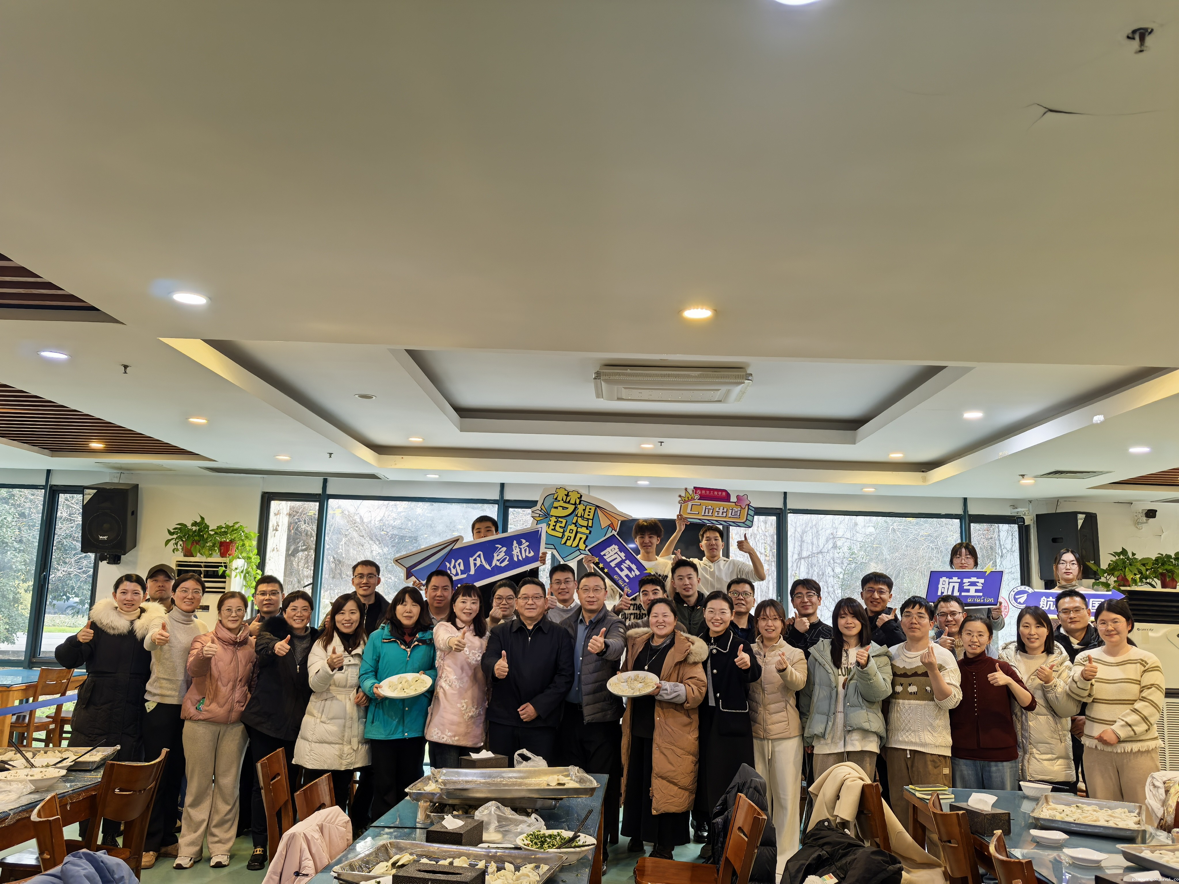 合影.jpg 合影.jpg